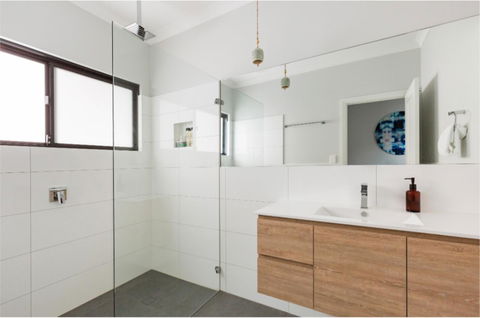 Starboard Drift - Captain & Crew - In Town Entire House For 8 - Mackay Tourism 24