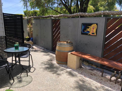 Starboard Drift - Captain & Crew - In Town Entire House For 8 - Mackay Tourism 16