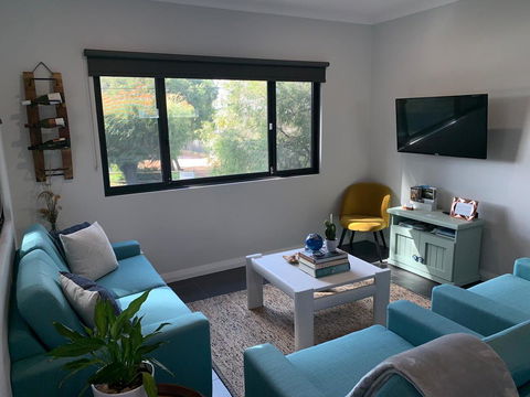 Starboard Drift - Captain & Crew - In Town Entire House For 8 - Mackay Tourism 19