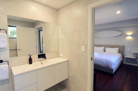 Starboard Drift - Captain & Crew - In Town Entire House For 8 - Mackay Tourism 12