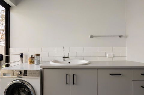 Starboard Drift - Captain & Crew - In Town Entire House For 8 - Mackay Tourism 17