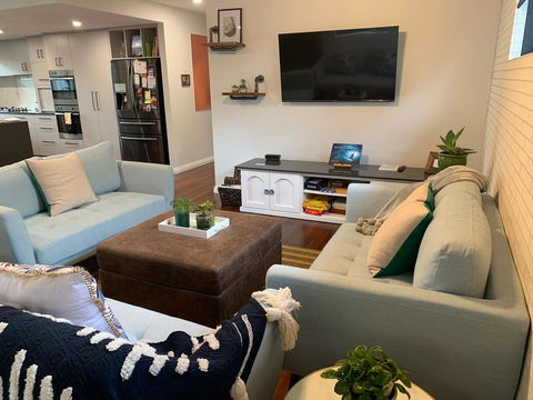 Starboard Drift - Captain & Crew - In Town Entire House For 8 - Mackay Tourism 8