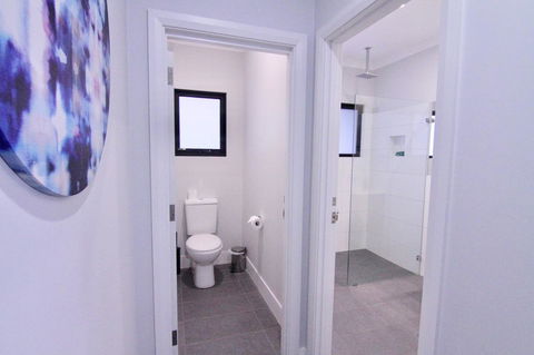 Starboard Drift - Captain & Crew - In Town Entire House For 8 - Mackay Tourism 23