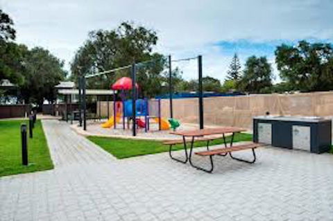 Beach Retreat - Busselton - Mackay Tourism 11