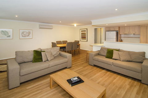 Beach Retreat - Busselton - Mackay Tourism 2