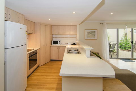 Beach Retreat - Busselton - Mackay Tourism 4