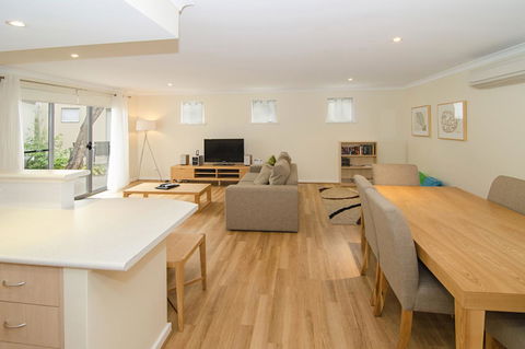 Beach Retreat - Busselton - Mackay Tourism 3