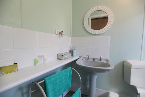 Jacaranda Guest House - Mackay Tourism 9