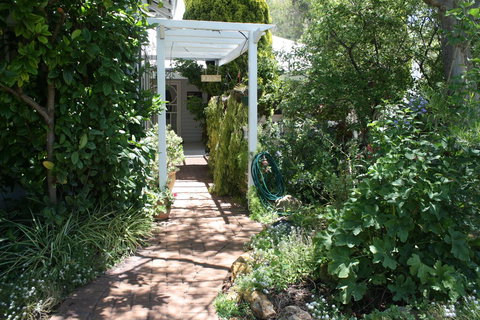 Jacaranda Guest House - Mackay Tourism 39