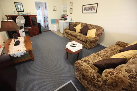 Jacaranda Guest House - Mackay Tourism 8