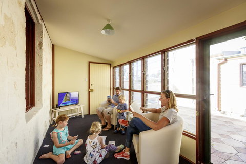 Fremantle Colonial Cottages - Mackay Tourism 13