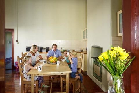 Fremantle Colonial Cottages - Mackay Tourism 16