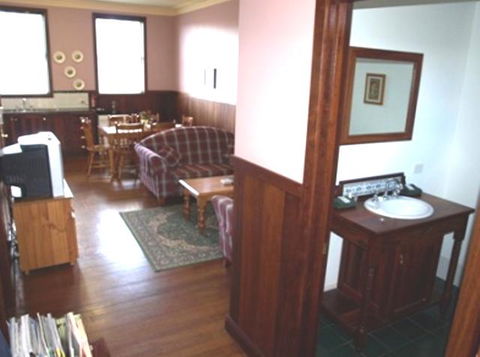 Pemberton Old Picture Theatre Holiday Apartments - Mackay Tourism 9