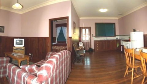 Pemberton Old Picture Theatre Holiday Apartments - Mackay Tourism 19