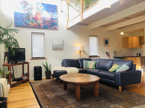 Zephyr Studio - Mackay Tourism 0
