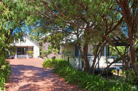 Zephyr Studio - Mackay Tourism 24