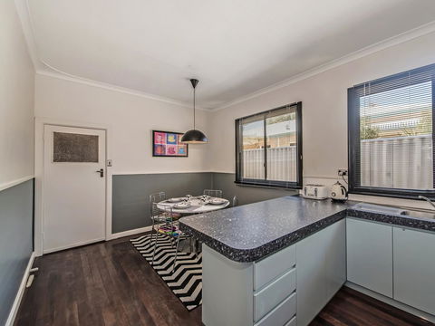 Panoramique Holiday Home With A View - Mackay Tourism 10
