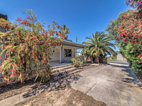 Panoramique Holiday Home With A View - Mackay Tourism 3