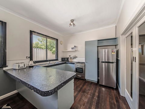 Panoramique Holiday Home With A View - Mackay Tourism 11