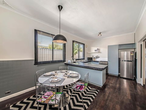 Panoramique Holiday Home With A View - Mackay Tourism 9