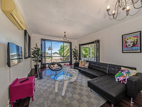 Panoramique Holiday Home With A View - Mackay Tourism 1