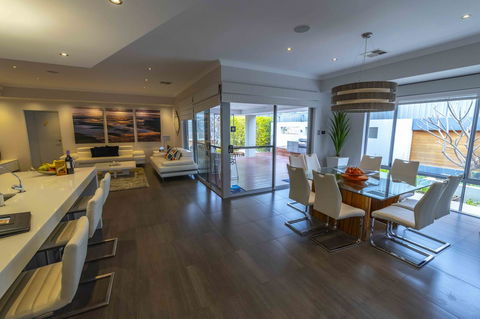 Magnificent Beach Retreat - Mackay Tourism 29