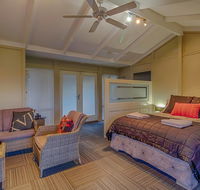 Windfall Estate Vineyard Cottage - Mackay Tourism