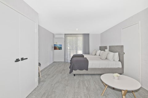 Atrium Hotel Mandurah - Mackay Tourism 23