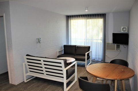 Atrium Hotel Mandurah - Mackay Tourism 4