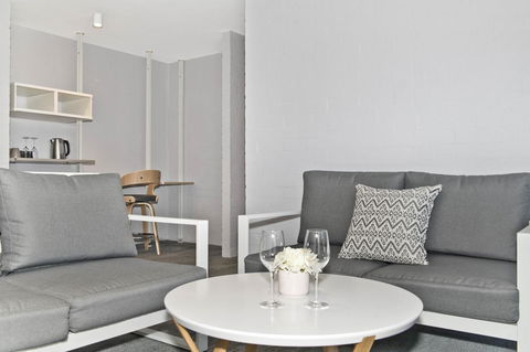 Atrium Hotel Mandurah - Mackay Tourism 22