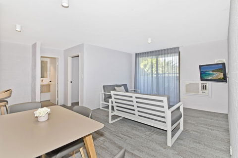 Atrium Hotel Mandurah - Mackay Tourism 25