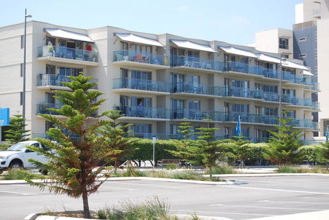 Absolute Beachfront Scarborough - Mackay Tourism 9