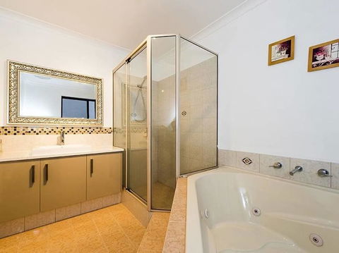 Highgate Modern Home (4 Mins To Perth City) - Mackay Tourism 7