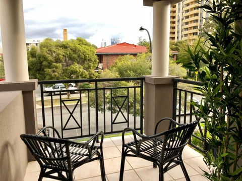 Highgate Modern Home (4 Mins To Perth City) - Mackay Tourism 18