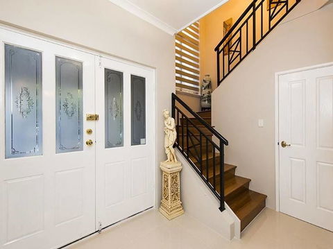 Highgate Modern Home (4 Mins To Perth City) - Mackay Tourism 21