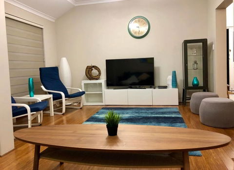 Highgate Modern Home (4 Mins To Perth City) - Mackay Tourism 2