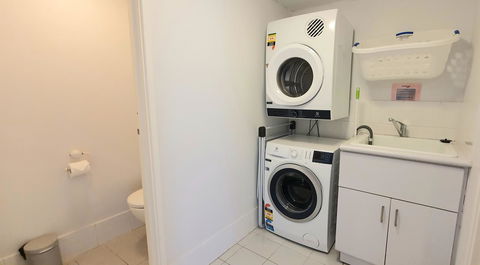 Sandcastles Beachfront Luxury Retreat Apartment - Mackay Tourism 21