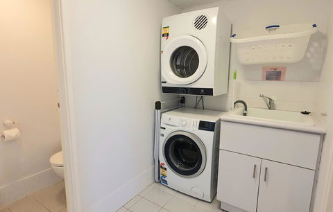 Sandcastles Beachfront Luxury Retreat Apartment - Mackay Tourism 8