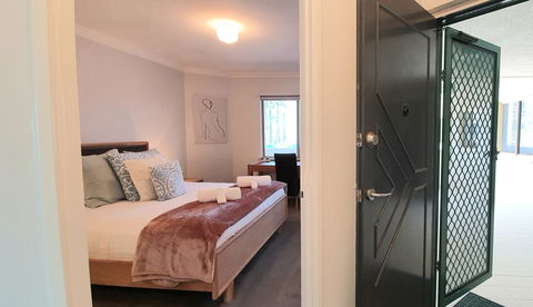 Sandcastles Beachfront Luxury Retreat Apartment - Mackay Tourism 22