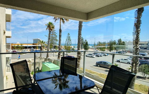 Sandcastles Beachfront Luxury Retreat Apartment - Mackay Tourism 15