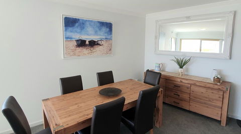 Sandcastles Beachfront Luxury Retreat Apartment - Mackay Tourism 11