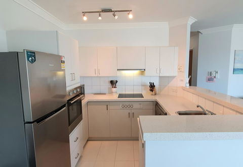 Sandcastles Beachfront Luxury Retreat Apartment - Mackay Tourism 7