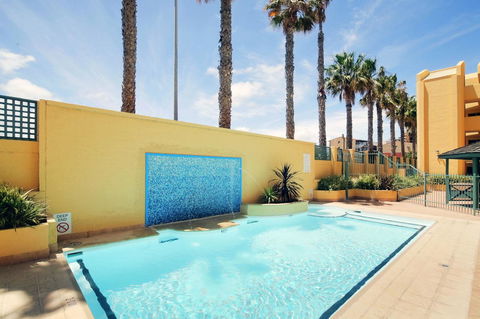 Sandcastles Beachfront Luxury Retreat Apartment - Mackay Tourism 17