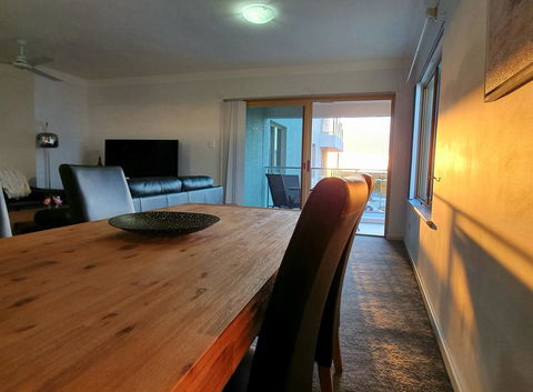 Sandcastles Beachfront Luxury Retreat Apartment - Mackay Tourism 24