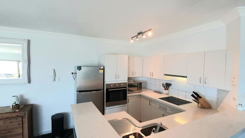 Sandcastles Beachfront Luxury Retreat Apartment - Mackay Tourism 14
