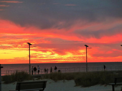 Jurien Beachfront Holiday Units - Mackay Tourism 32