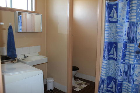 Jurien Beachfront Holiday Units - Mackay Tourism 13