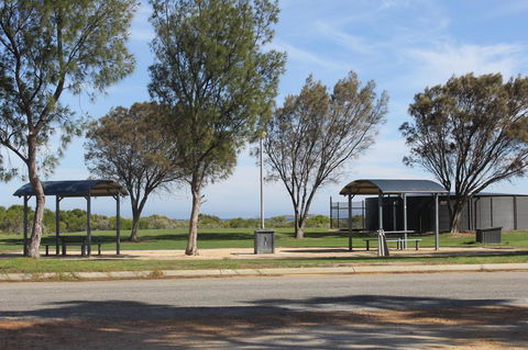Jurien Beachfront Holiday Units - Mackay Tourism 21