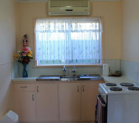 Jurien Beachfront Holiday Units - Mackay Tourism 5