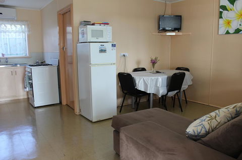 Jurien Beachfront Holiday Units - Mackay Tourism 9